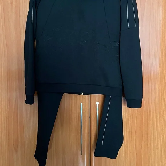 BOSS set, new with tag, black in size S